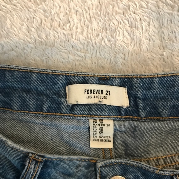F21 Distressed Denim Short - Picture 2 of 3